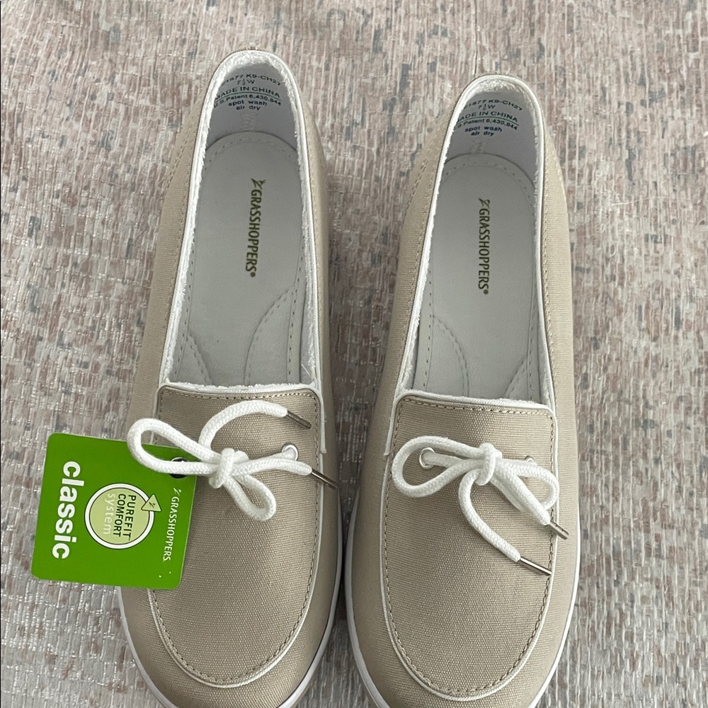 Grasshoppers Women's Beige Loafers-NWT